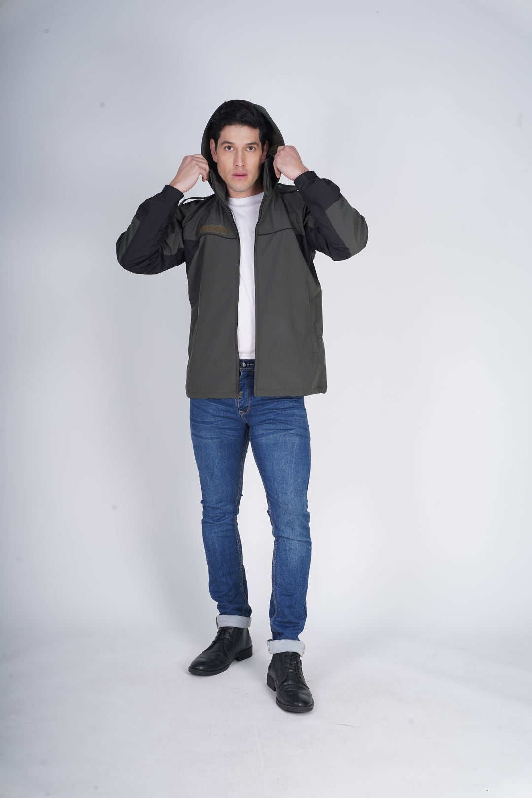 Tactical Outdoor Jacket – Rugged, Lightweight & Water-Resistant