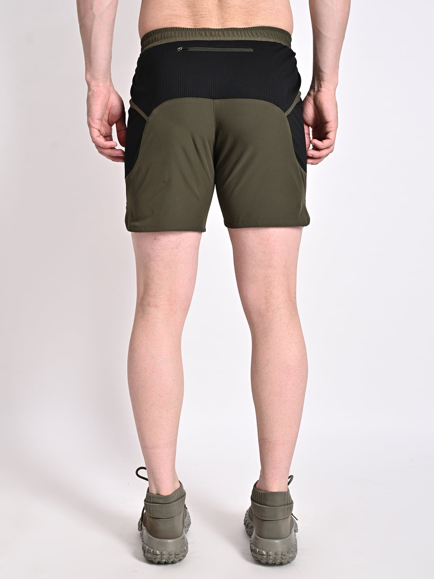ARMS FIT OLIVE SHORTS